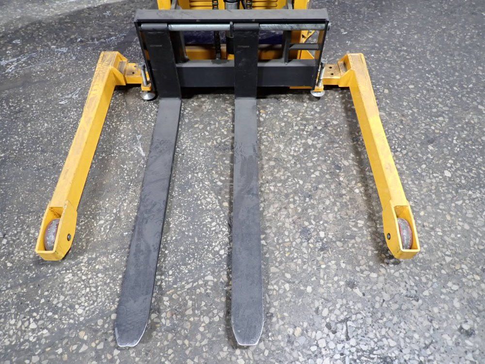 Zhejiang Noblelift 2200 Lbs 2021 Zhejiang Noblelift H-5439 Straddle Lift - H-5439