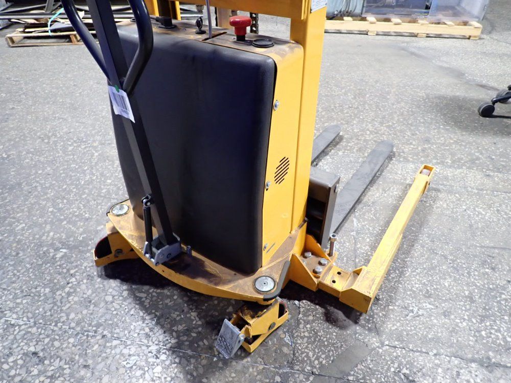 Zhejiang Noblelift 2200 Lbs 2021 Zhejiang Noblelift H-5439 Straddle Lift - H-5439