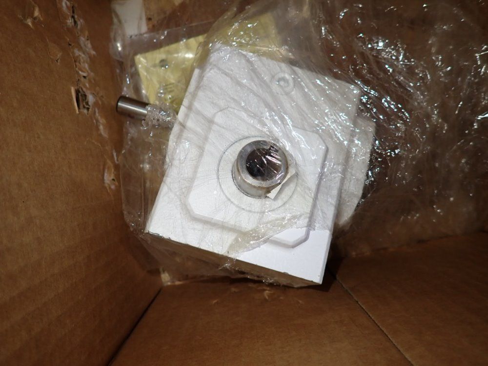 Grove Gear 100:1 Ratio Gear Reducer - Gr-h-813-100-h1-10