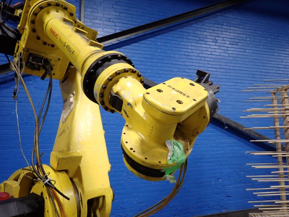 Fanuc 1999 Fanuc S430if Robot