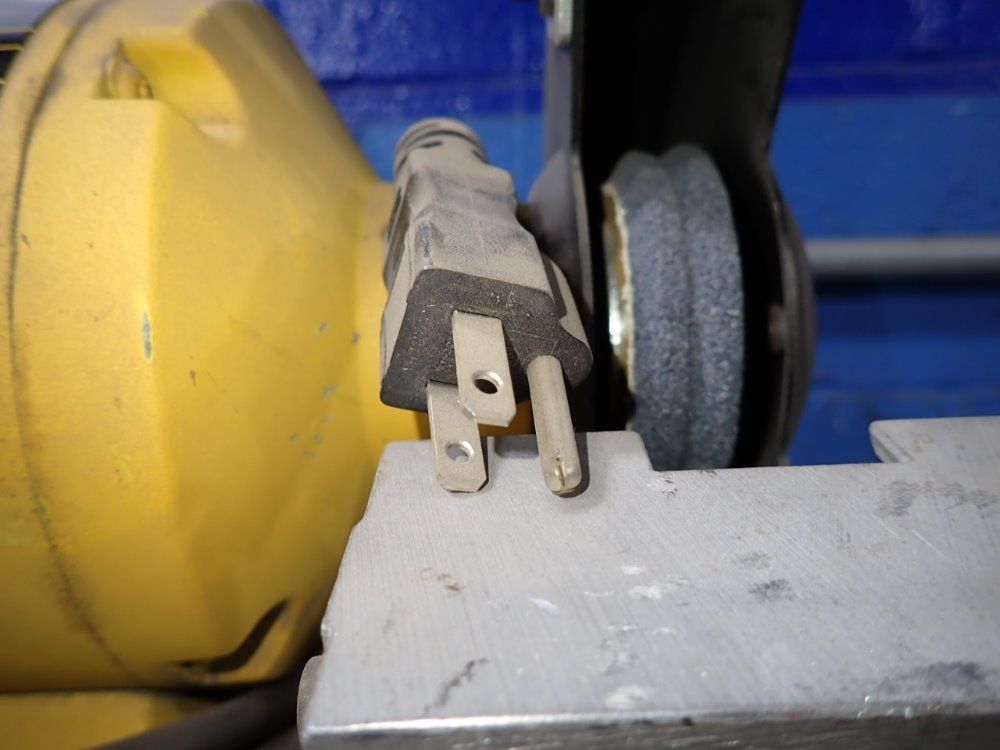 Dewalt 6" Bench Grinder - Dw756