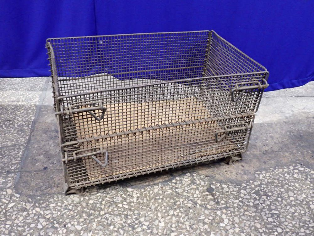 COLLAPSIBLE WIRE BASKET