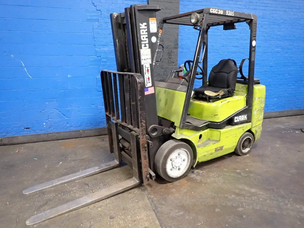 Clark 6000 Lbs Propane Forklift - Cgc30