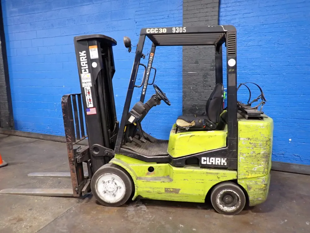 Clark 6000 Lbs Propane Forklift - Cgc30