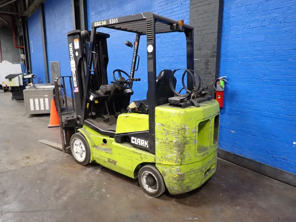 Clark 6000 Lbs Propane Forklift - Cgc30
