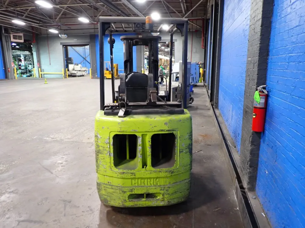 Clark 6000 Lbs Propane Forklift - Cgc30