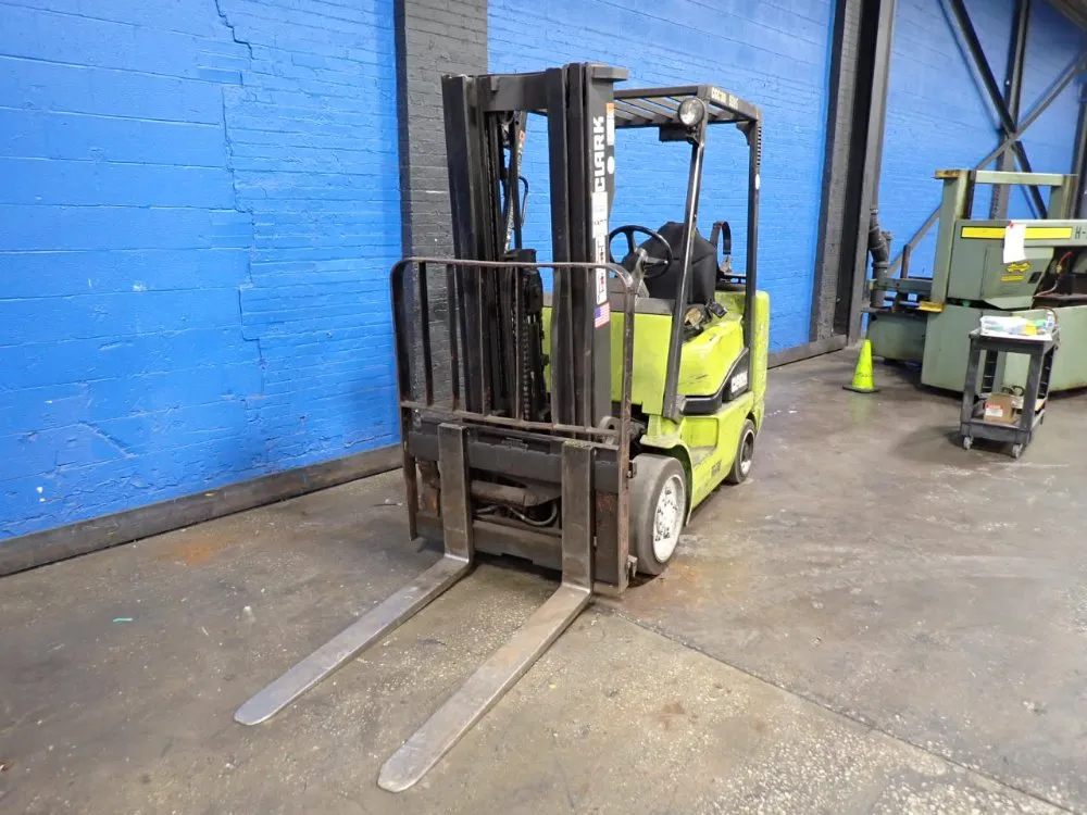Clark 6000 Lbs Propane Forklift - Cgc30