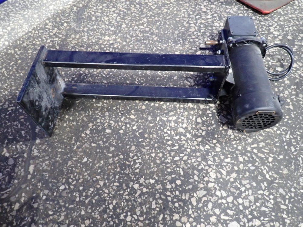 Dayton 0.75 Hp Gear Drive W/ Stand - 472900