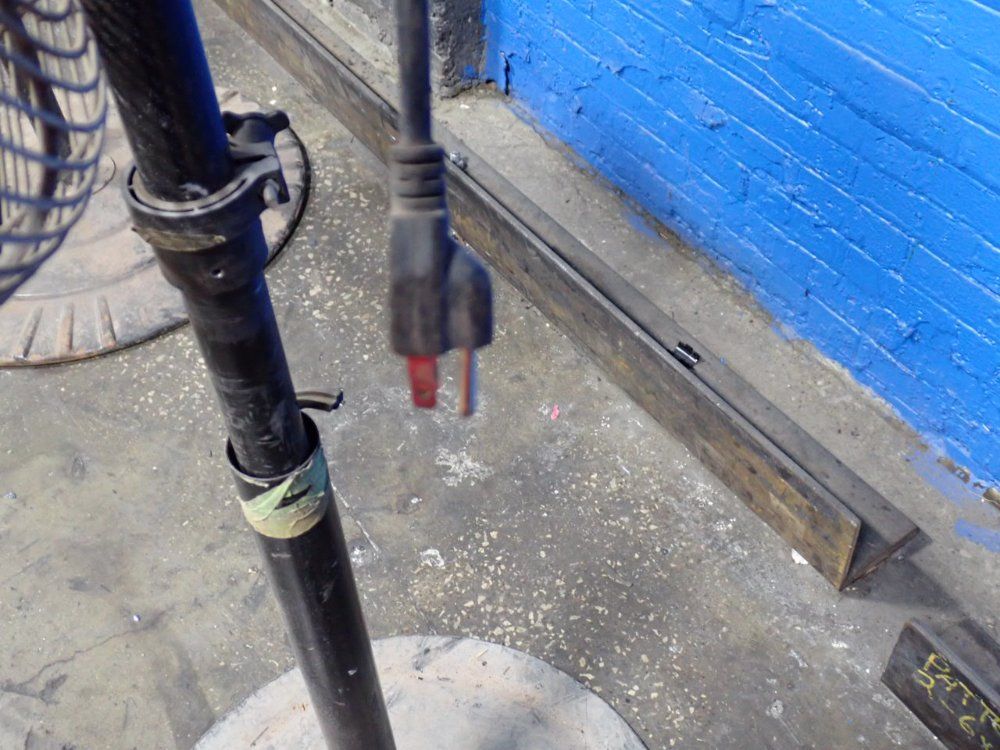 Central Machinery 33" Pedestal Fan