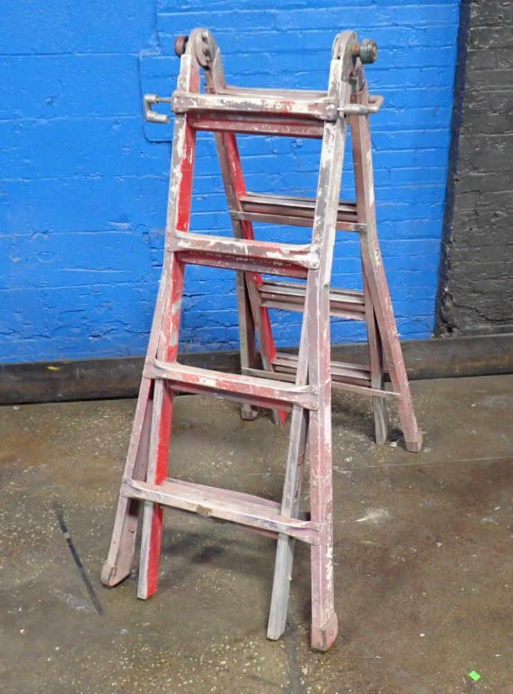 8 Steps / 300 Lbs Ladder