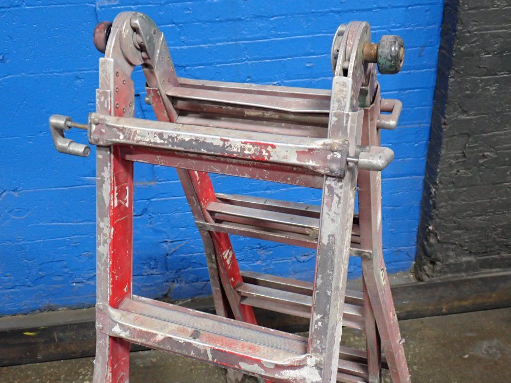 8 Steps / 300 Lbs Ladder