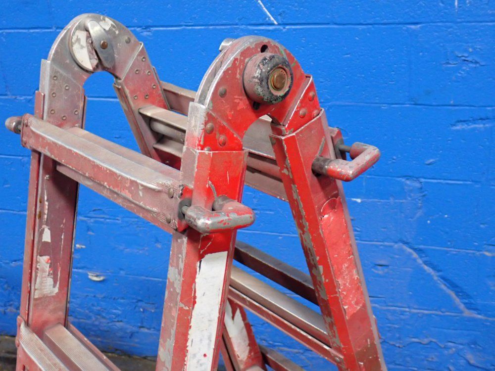 8 Steps / 300 Lbs Ladder