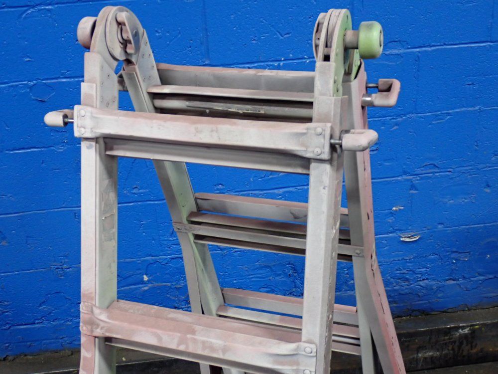 8 Steps / 300 Lbs Ladder