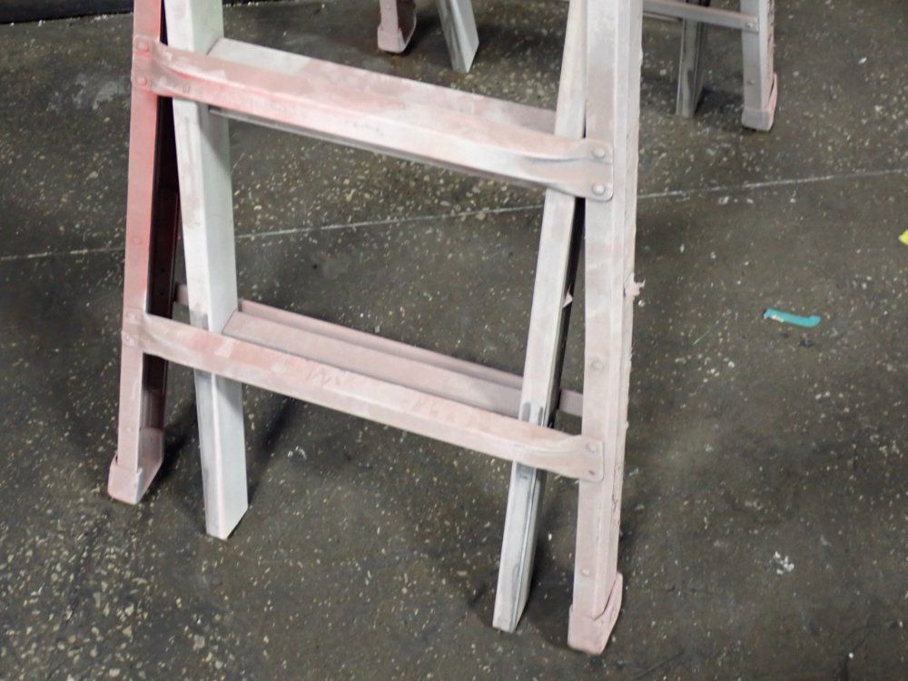 8 Steps / 300 Lbs Ladder