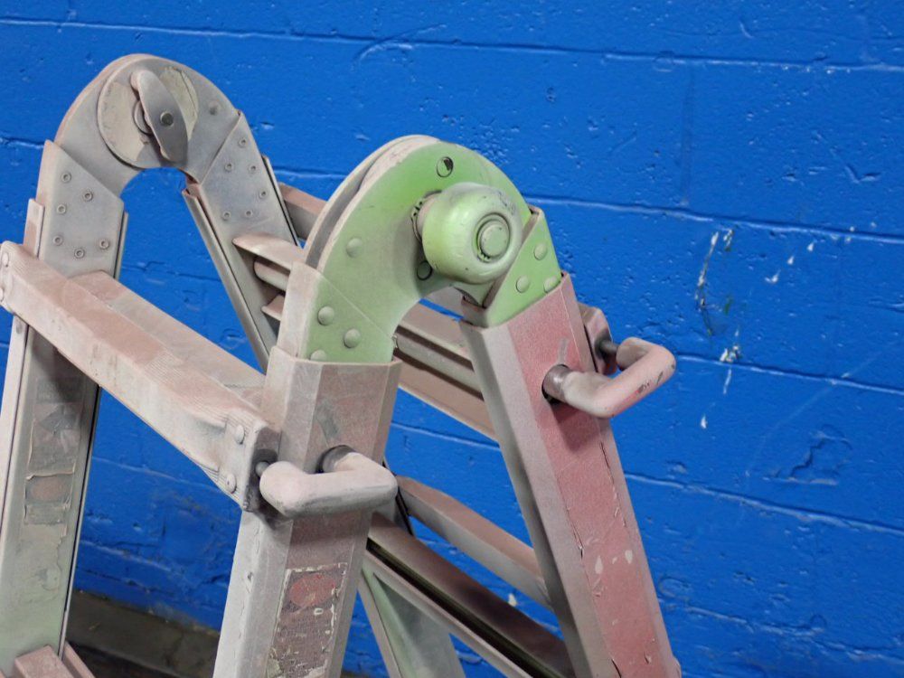 8 Steps / 300 Lbs Ladder