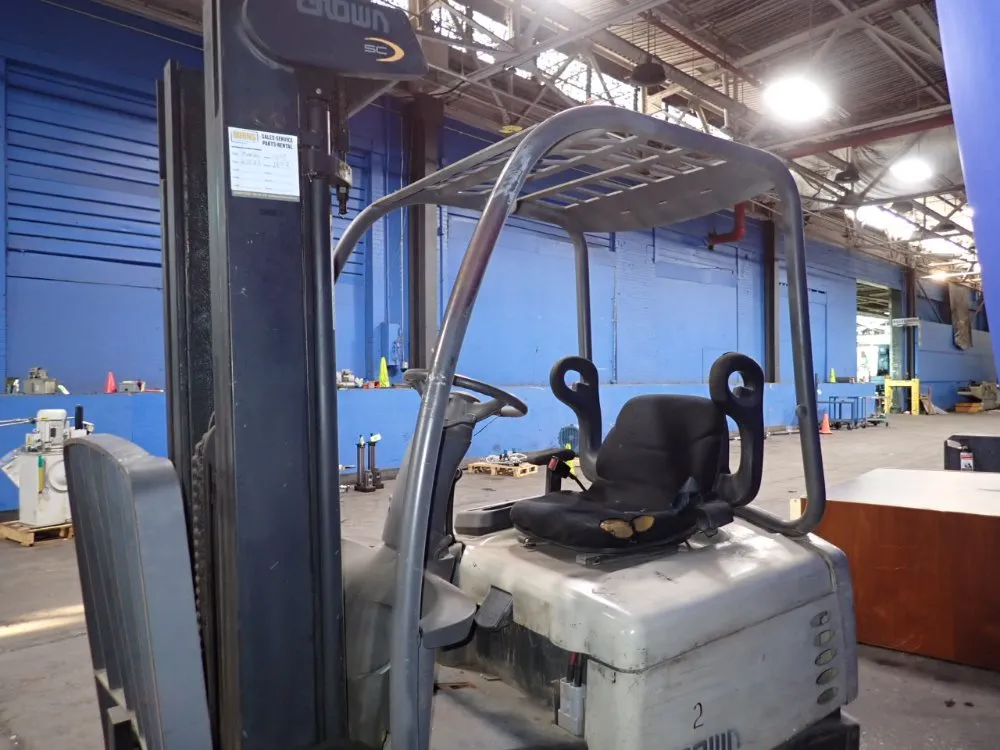 Crown 3200 Lbs Electric Forklift - Sc 4000