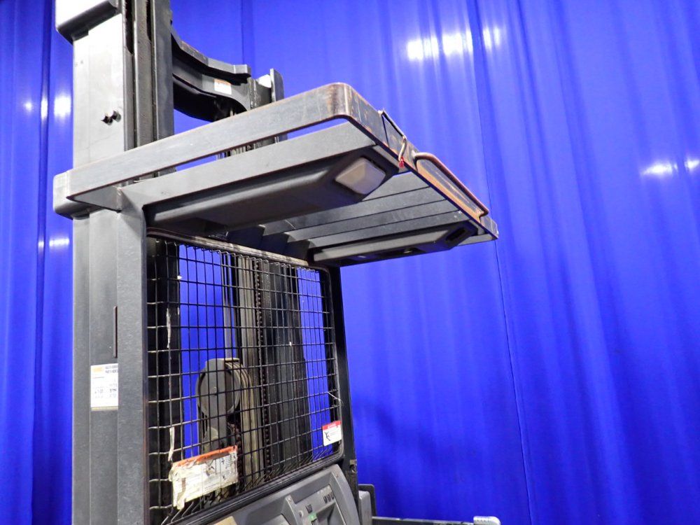 Crown 3,000 Lbs Electric Stand Up Forklift - Sp3020-30