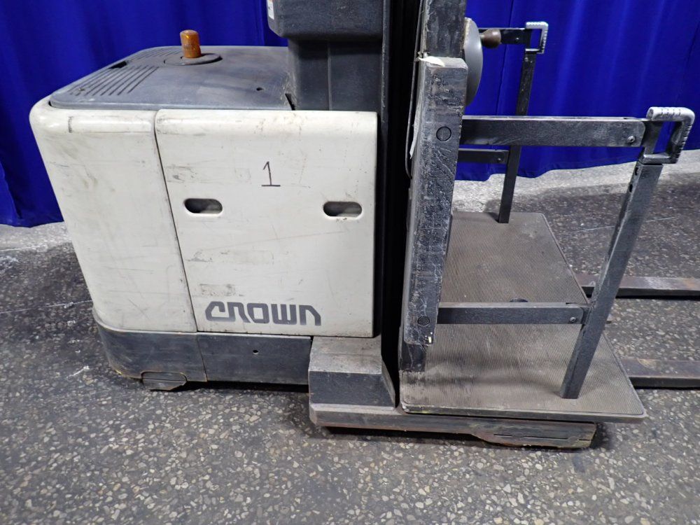 Crown 3,000 Lbs Electric Stand Up Forklift - Sp3020-30
