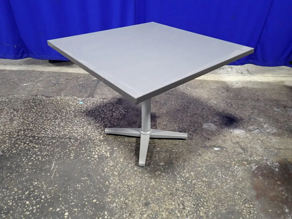 36" X 36" X 29" Table