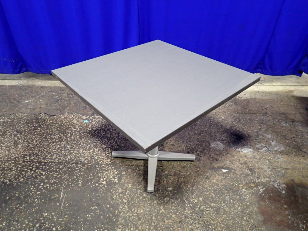 36" X 36" X 29" Table