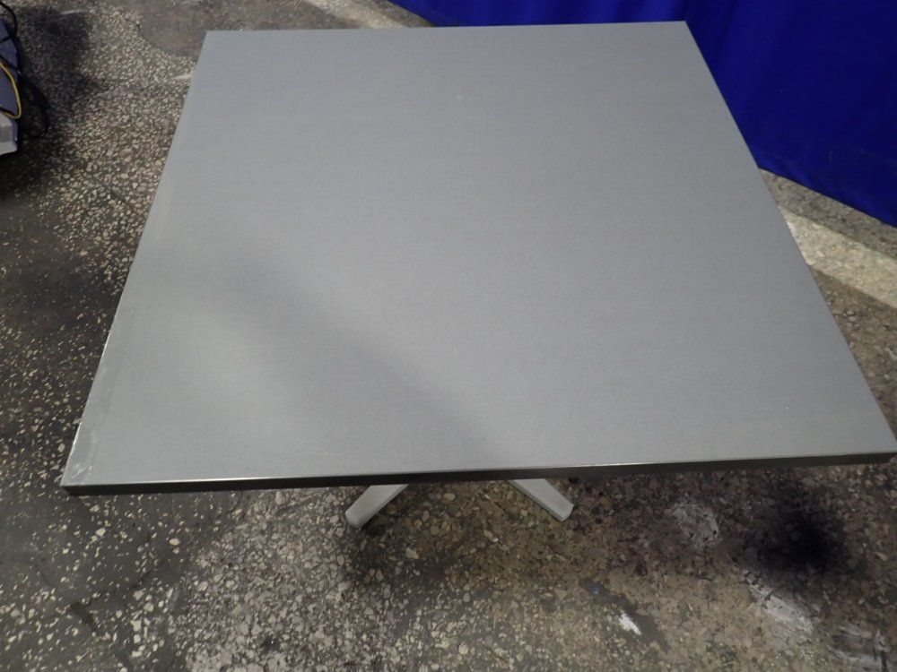 36" X 36" X 29" Table