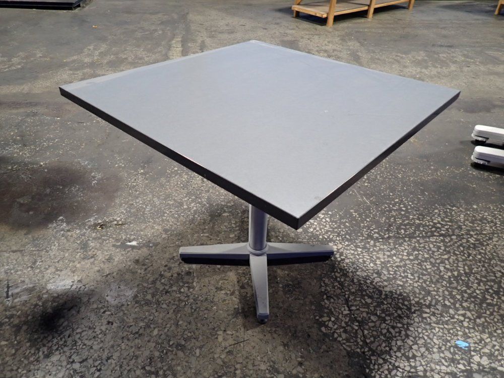 36" X 36" X 29" Table