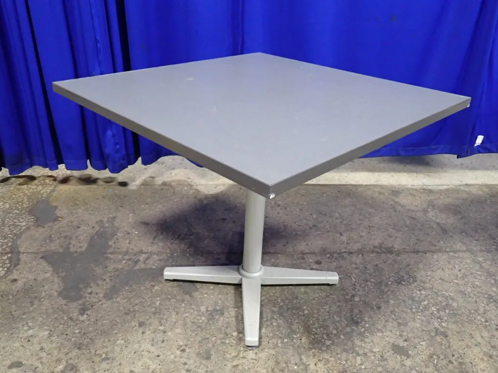 36" X 36" X 29" Table