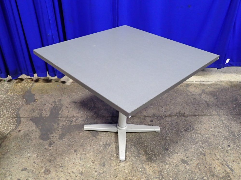 36" X 36" X 29" Table