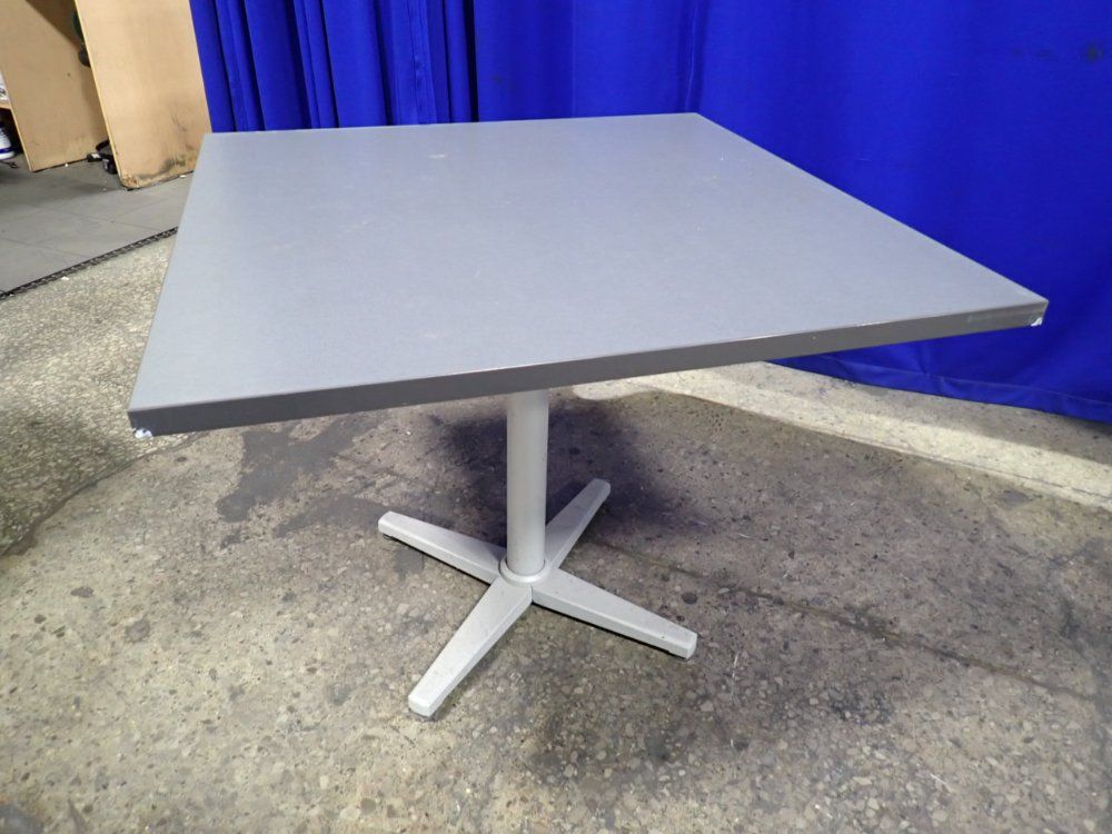 36" X 36" X 29" Table