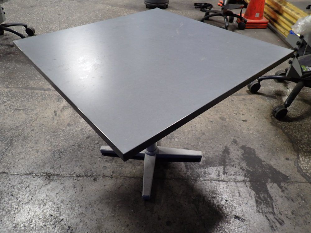 36" X 36" X 29" Table