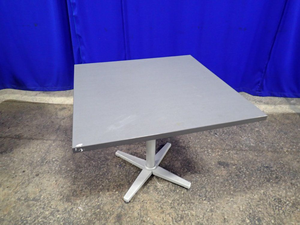 36" X 36" X 29" Table