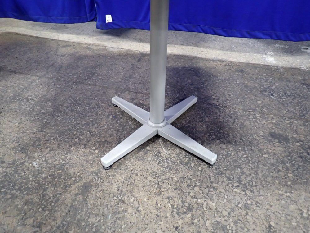 36" X 36" X 29" Table