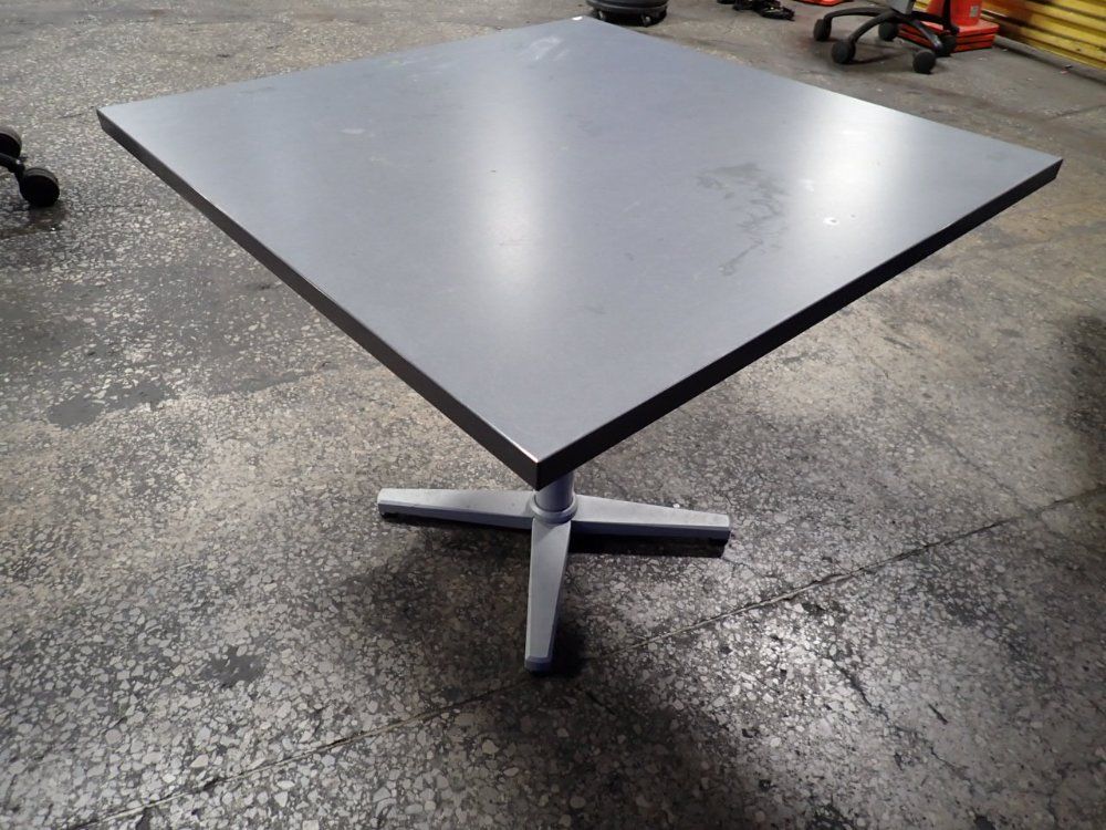 36" X 36" X 29" Table