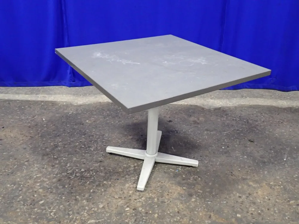 36" X 36" X 29" Table