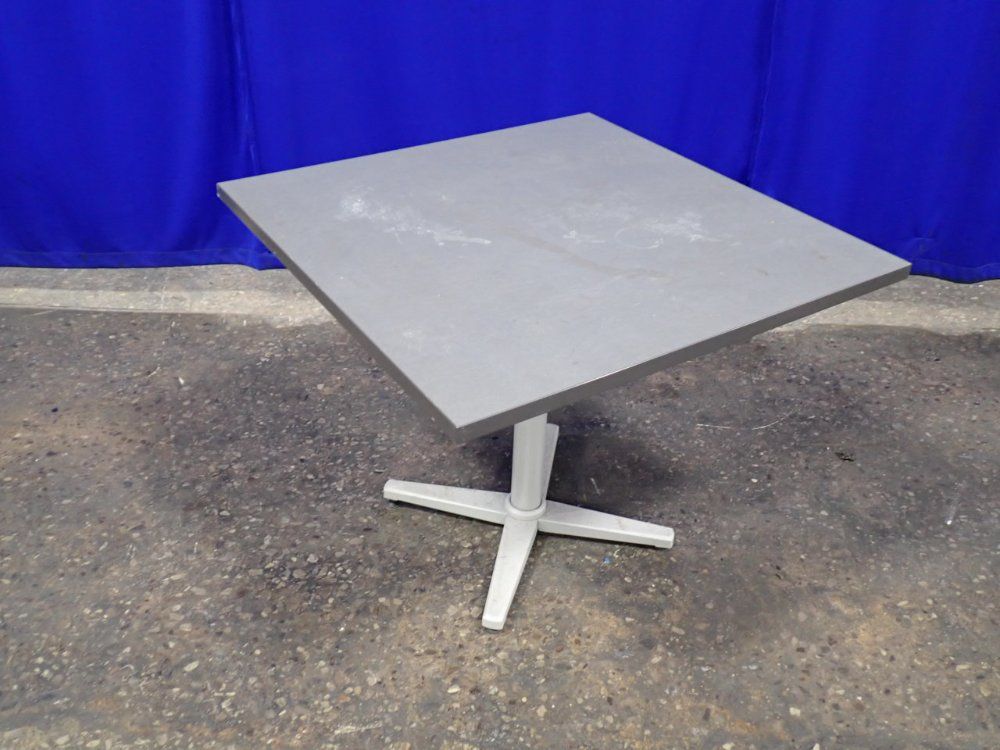 36" X 36" X 29" Table