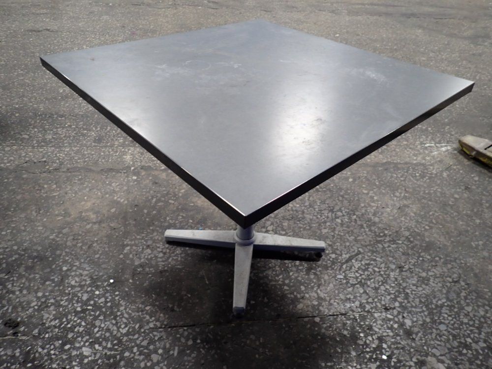 36" X 36" X 29" Table