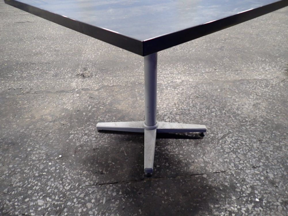 36" X 36" X 29" Table