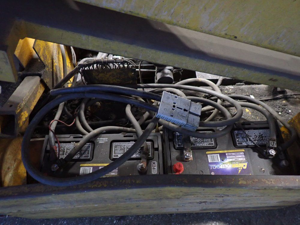 Strato-lift 1000 Lbs Scissor Lift