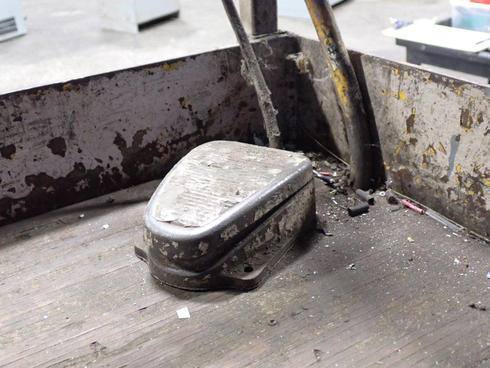 Strato-lift 1000 Lbs Scissor Lift