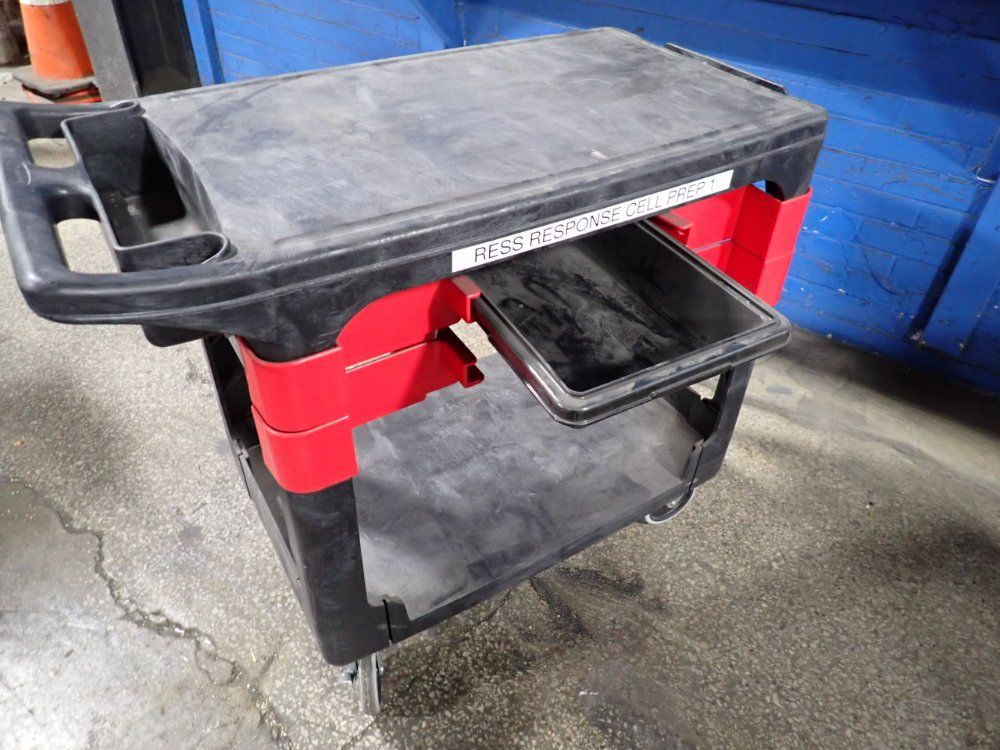 Rubbermaid 30" X 19" X 32" Cart