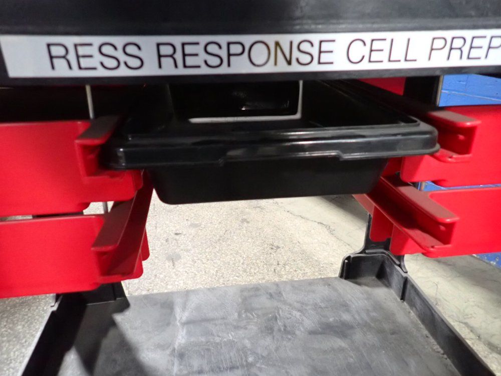 Rubbermaid 30" X 19" X 32" Cart