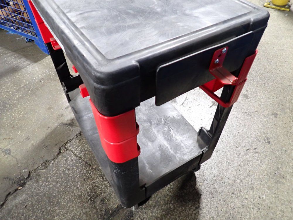 Rubbermaid 30" X 19" X 32" Cart