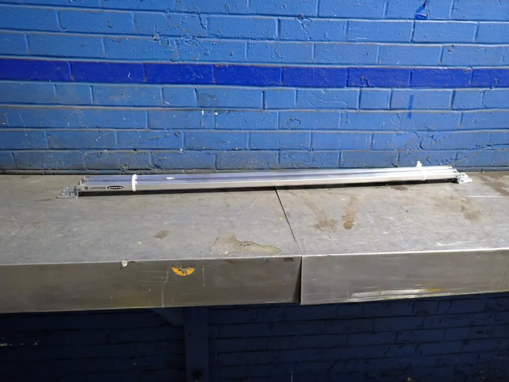 Banner 45" Light Led Fixture - Wls28-2cgr-1130l255q