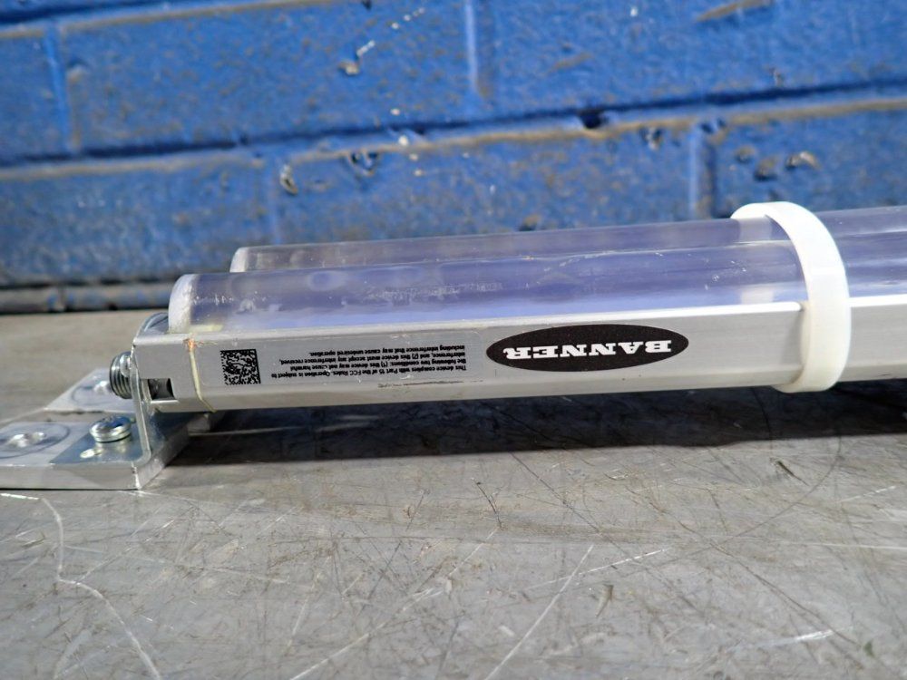 Banner 45" Light Led Fixture - Wls28-2cgr-1130l255q