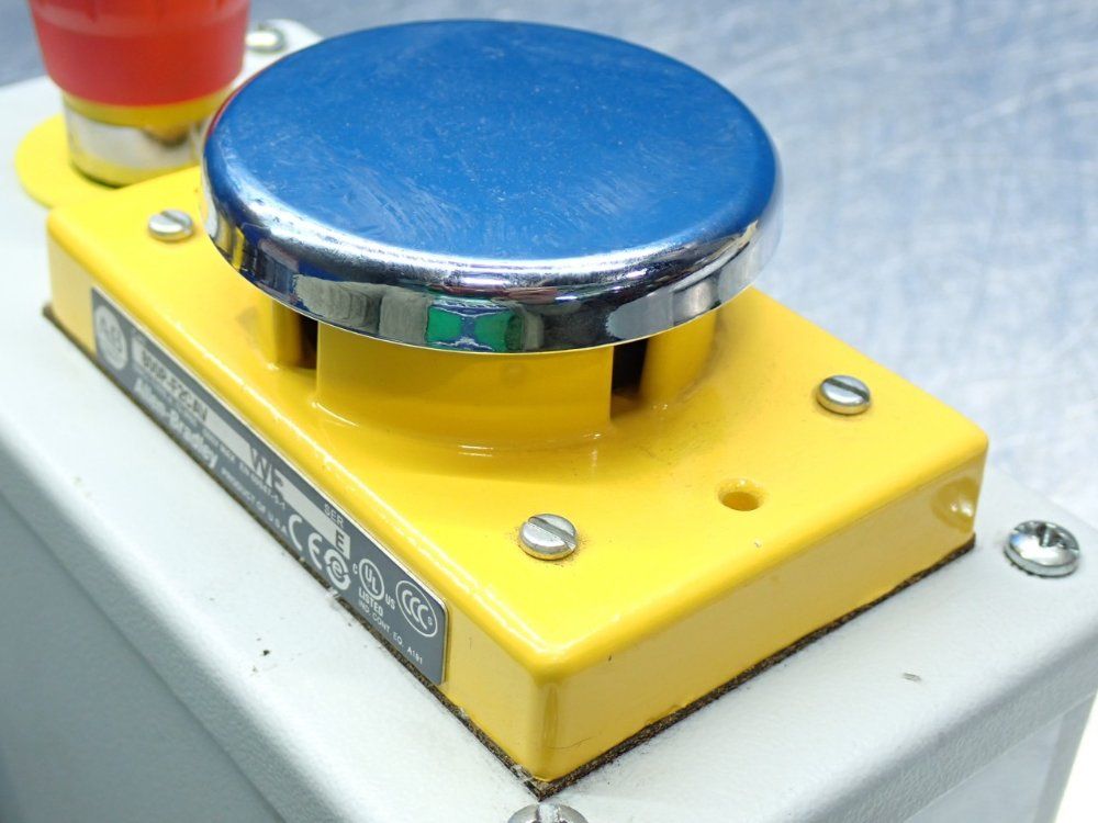 Allen Bradley 800p-series Palm Operated Push Button With Enclosure - 800p-f2cav