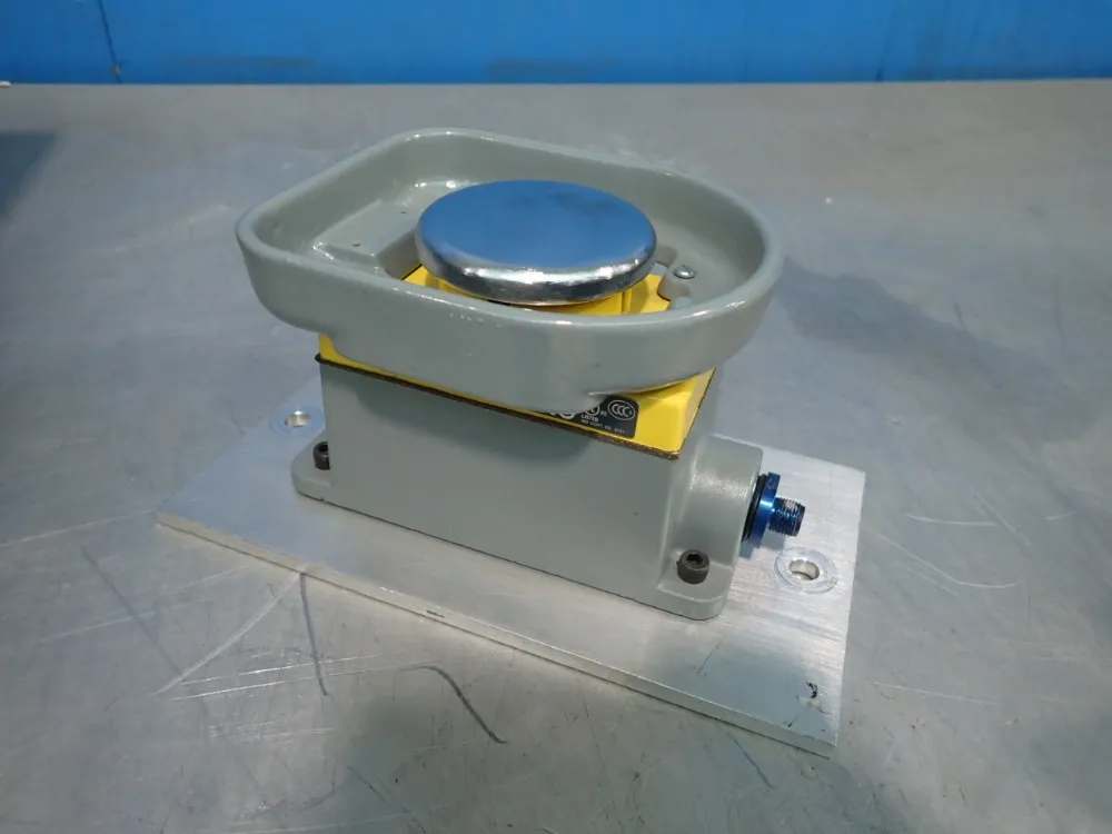 Allen Bradley Palm Operated Push Button - 800p-s1ch1b