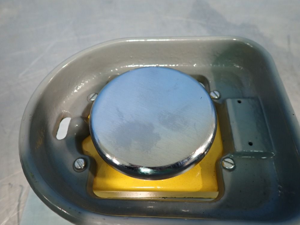 Allen Bradley Palm Operated Push Button - 800p-s1ch1b