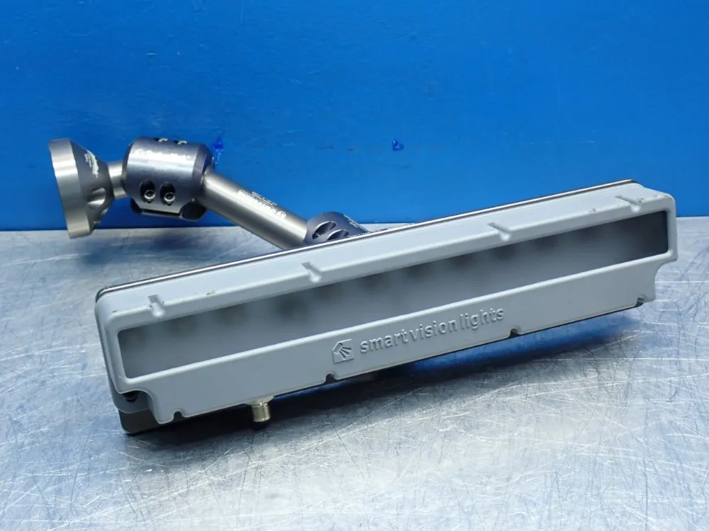 Smart Vision Lights Lc300-series Linear Light With Slm-621-l300 Swivel Link Mount - Lc300-625