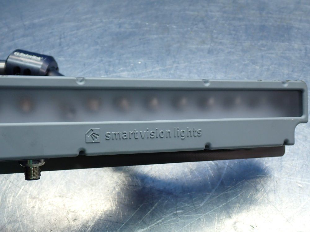 Smart Vision Lights Lc300-series Linear Light With Slm-621-l300 Swivel Link Mount - Lc300-625