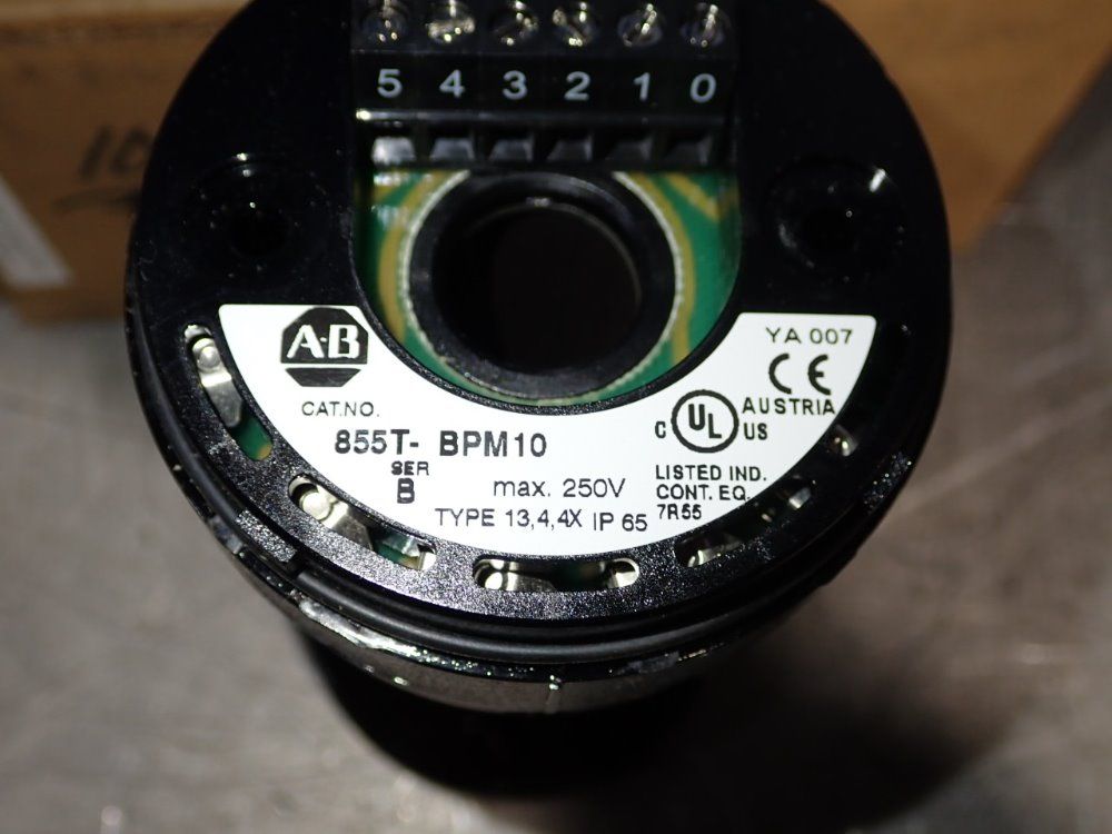 Allen Bradley Pole Mount Base - 855t-bpm10